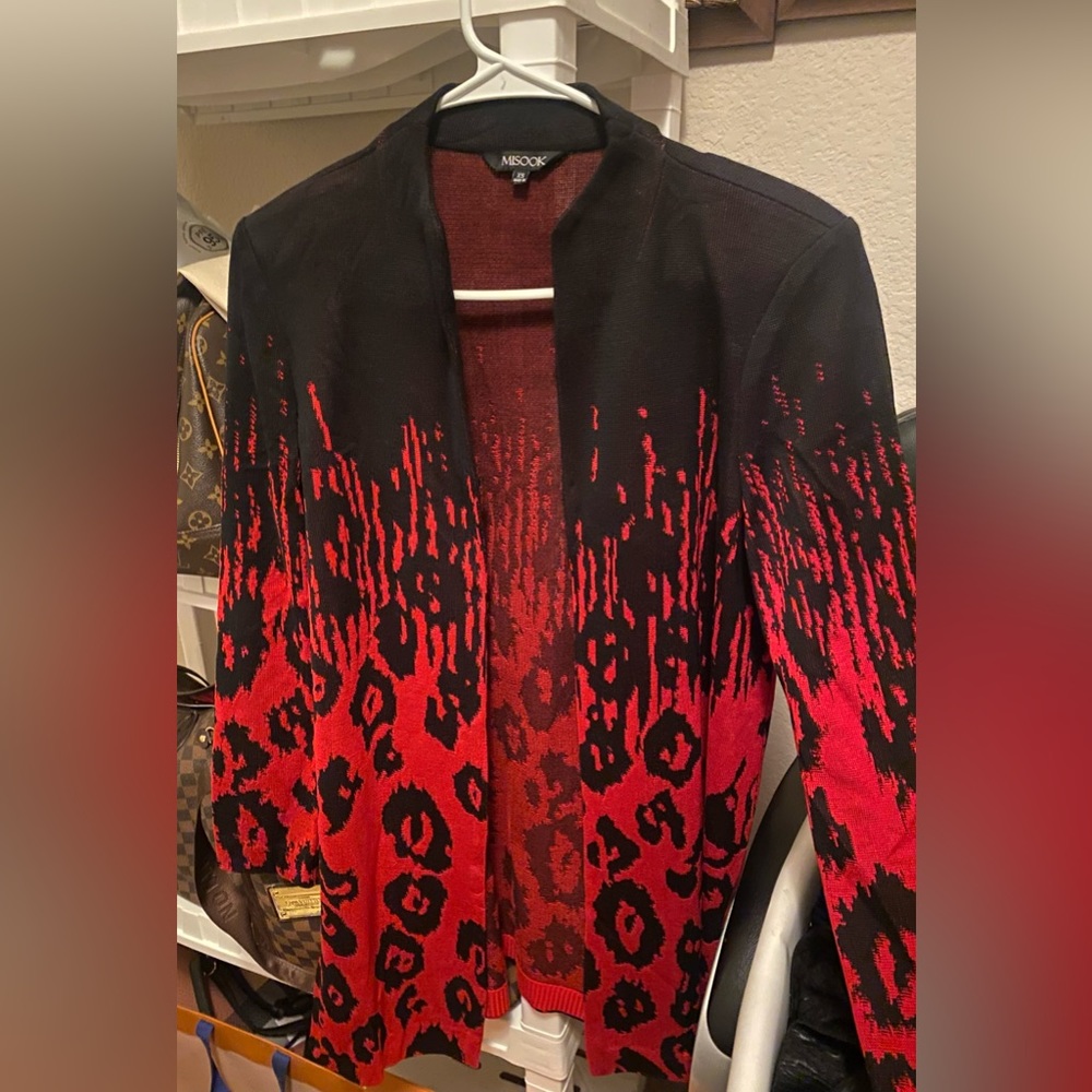 NWT! STUNNING MISOOK RED AND BLACK ANIMAL PRINT JACKET.